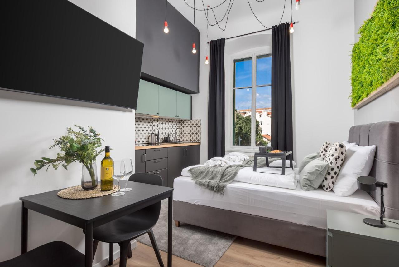 Apartments & Rooms One World Rijeka Eksteriør billede